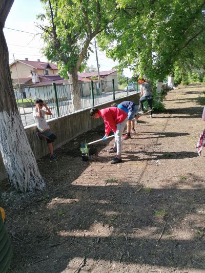Участие в Националната кампания "ЧИСТА ОКОЛНА СРЕДА – 2021 г." на тема „Обичам природата – и аз участвам". с проект „"ДА УЧИМ НА ОТКРИТО" 1