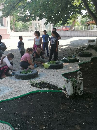 Участие в Националната кампания "ЧИСТА ОКОЛНА СРЕДА – 2021 г." на тема „Обичам природата – и аз участвам". с проект „"ДА УЧИМ НА ОТКРИТО" 8